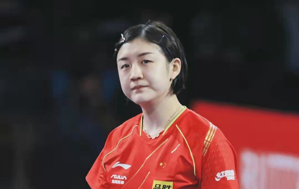 金刚（许冠杰 饰）成功克服赤手袜以后，赤手袜之兄黑手袜受黑手党指派继续买卖钻石并向金刚复仇，金刚与黑手袜的高级机械人年夜战数合终究侥幸成功，却顿时又落进了牛牛、悠悠兄妹犯法团伙的圈套，卷进银行掳掠案成为嫌犯，金刚流亡路大将拍档光头神探（麦嘉 饰）与何东诗（张艾嘉 饰）的婚礼搅得乌烟瘴气。所幸光头神探义字当先协力与金刚匹敌牛牛、黑手袜，却不意金刚再次被悠悠把玩簸弄，光头神探也只落得被严妻整治。最好拍档被牛牛团伙勒迫，不能不出头具名掠取钻石，而黑手袜方面再次出动高级机械人应战，早有筹办的金刚掏出机械人奸细队，混战一